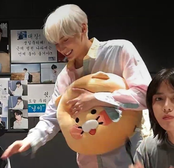 hueningkaihours's tweet photo. his precious plushies

#HUENINGKAI #휴닝카이 @TXT_members https://t.co/uKeG4xGmGT