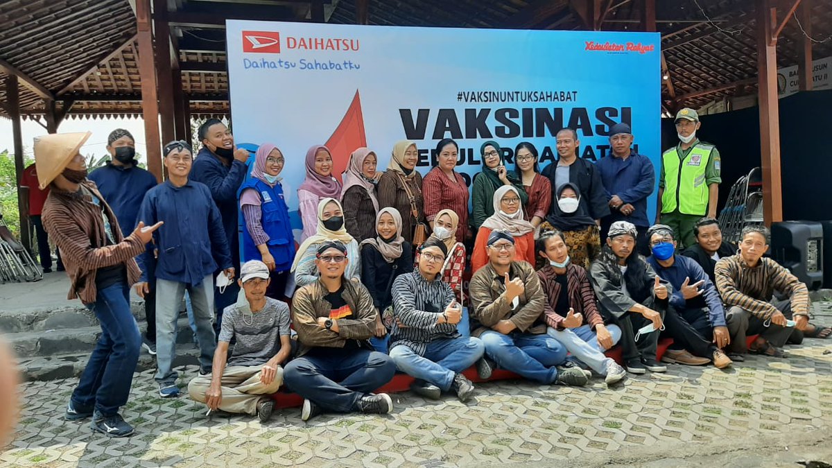 Cupuwatu2ID's tweet photo. Pada hari Minggu, tanggal 17 Oktober 2021, Padukuhan Cupuwatu II kembali bekerjasama dengan  
@DaihatsuInd, @KRjogjadotcom, @DinkesSleman dan berbagai pihak lain yang mendukung, berhasil melaksanakan kegiatan Vaksinasi Kedua Tahun 2021 di balai Dusun Cupuwatu II. https://t.co/LrISV2QZdb