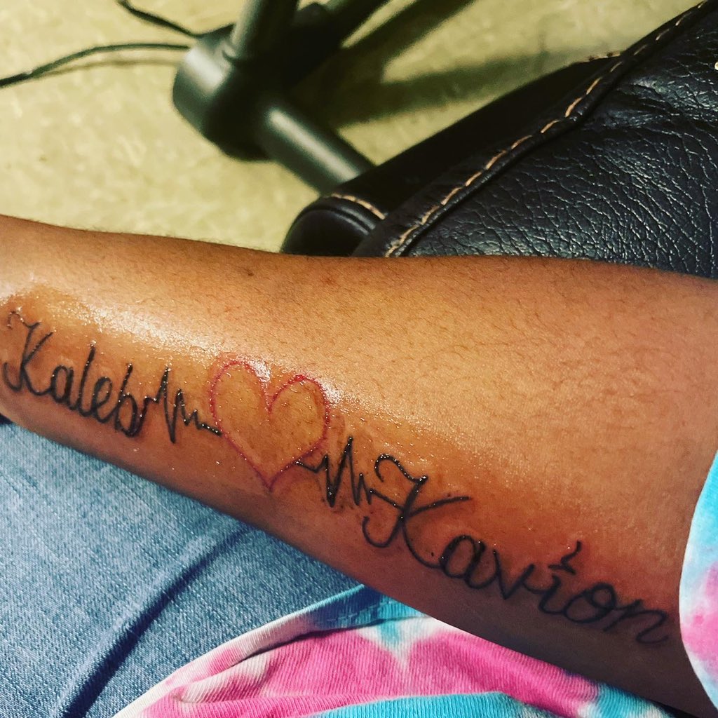 monique_myia's tweet photo. @imlilperfect ITS DEFINITELY LIBRA SZNN♎️🎉 HAPPY DEUCE DEUCE TO ME🥰🤞🏽 #BIGG22 #BdayJustStarted #FirstTattoo https://t.co/P8mcYqU1MB