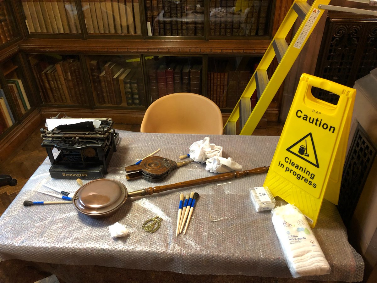TheJohnRylands's tweet photo. 👀Just spotted the cleaning table! Our Facitilties Team have been hard at work cleaning some of the objects in our care. #BehindTheScenes #Cleaning #Teamwork #preservation #dustbusting https://t.co/kwVKOT0gal