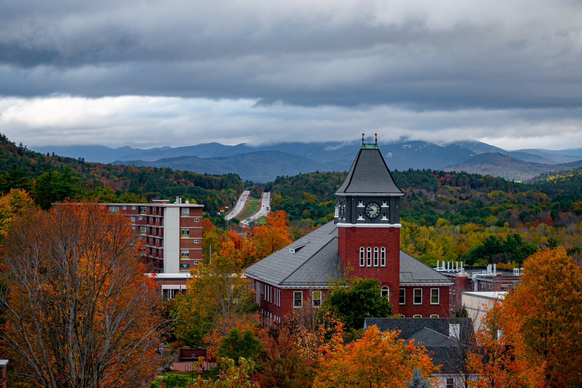 The pumpkins are back on Rounds Hall and it’s tarting to feel more like fall everyday here on campus, especially with these colder temperatures. <a href="/WMUR9_Weather/">WMUR News 9 Weather</a> <a href="/NBC10Boston/">NBC10 Boston</a> <a href="/SurfSkiWeather/">Tim Kelley</a> <a href="/ChrisGloninger/">Chris Gloninger, CCM, CBM</a> <a href="/MeteoroloJess/">Jessica Conley</a> <a href="/wbzweather/">WBZ Boston Weather</a> <a href="/boston25/">Boston 25 News</a>