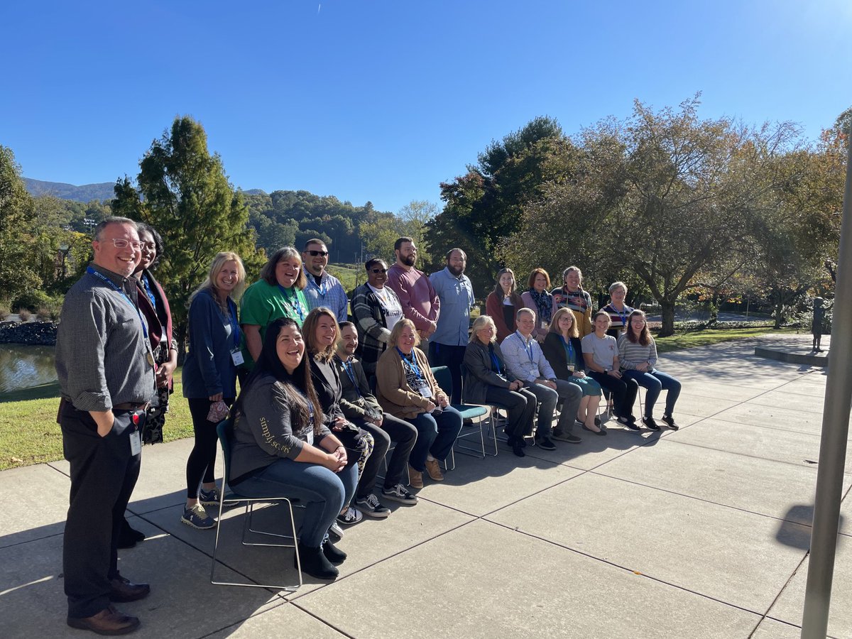 LisaSMT's tweet photo. Educators getting their group photo ⁦@NCCATNews⁩ before starting on the STEM School Rubric ⁦@smtcenter⁩ ⁦@STEMWestorg⁩ #nccat https://t.co/iwco5QmQfY