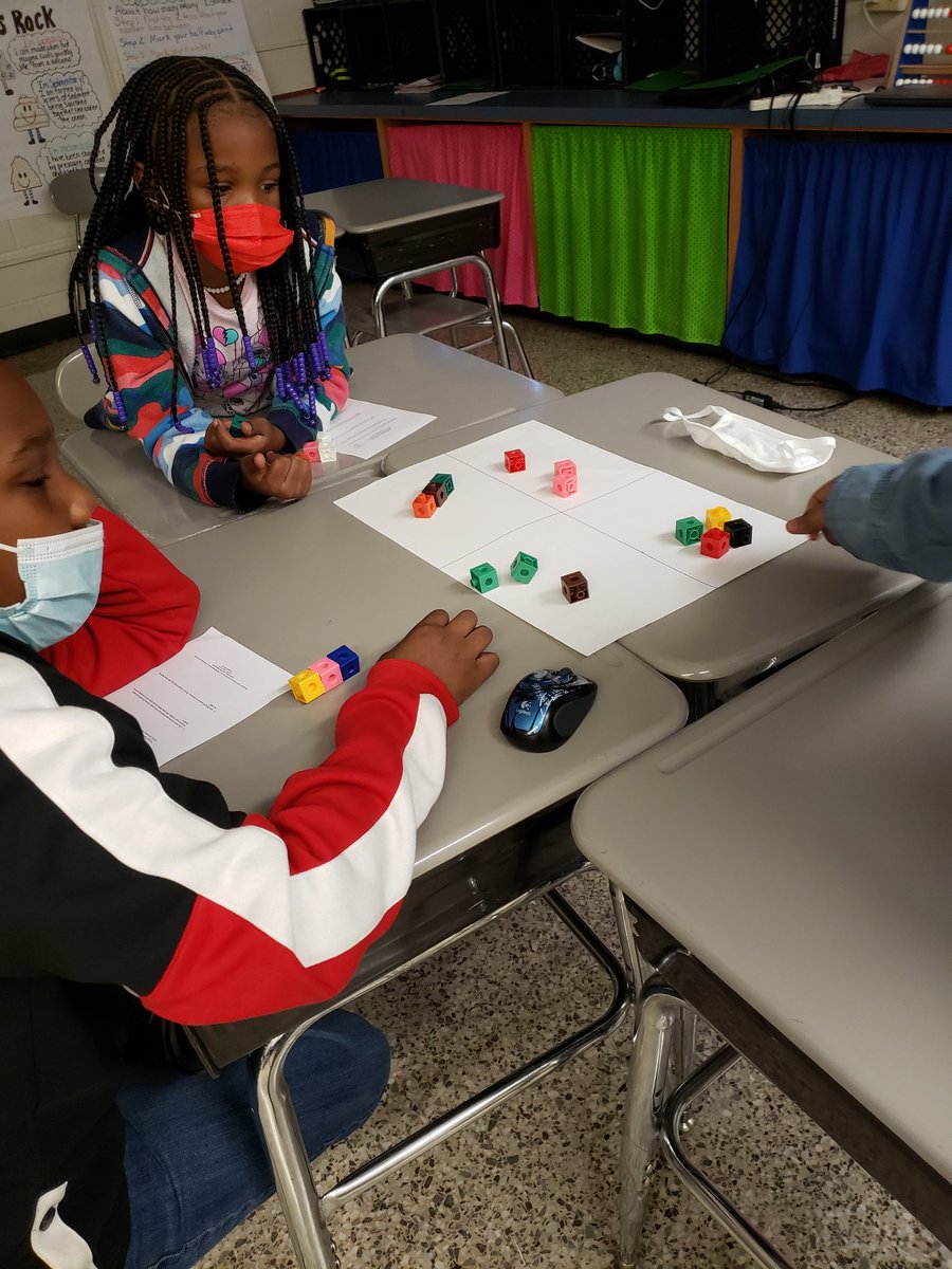 mrsbooker's tweet photo. I love when my scholars work together #atkbears #Gscs100N1 https://t.co/60CfMOe88i