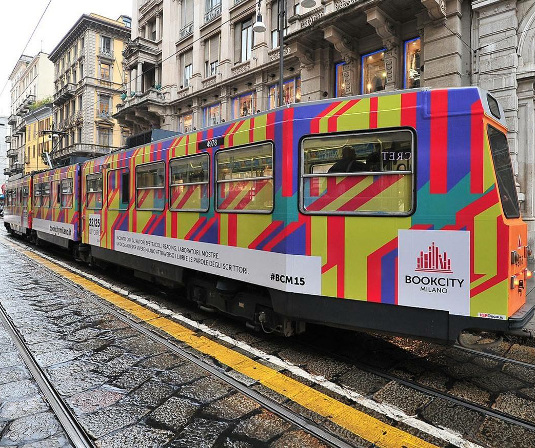 BOOKCITYMILANO's tweet photo. Dal 17 al 21 novembre 2021 tutte le strade portano a #BookCityMilano! Appuntamento a martedì 26 ottobre, ore 11.30, per la conferenza stampa di presentazione di #BCM21. Diretta streaming sulla nostra pagina Facebook. @FondCorriere @FondFeltrinelli @ScuolaLibraiUEM @FondMondadori https://t.co/Qz9eBBSgFr