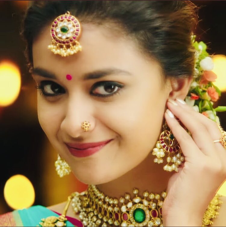 92Keerthy's tweet photo. I am impressed and #grateful when I meet smart people.

But what I admire most is #kindness, humility, optimism, generosity and shared knowledge. Be this person.

❤️

@KeerthyOfficial 
#KeerthySuresh
#DailyMotivation 
#LifeLessons https://t.co/tddRneFZJV