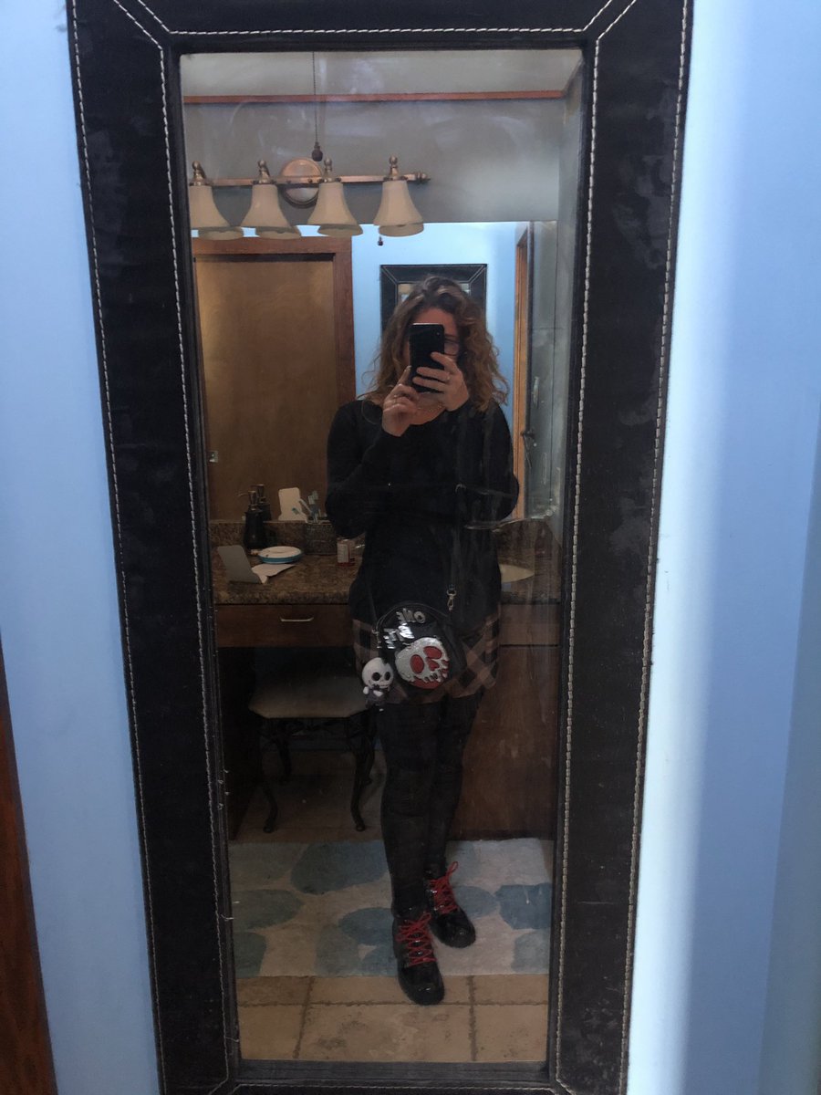 Marked_Me's tweet image. It’s going to be Fall around here for only a couple more hours, but I’ll enjoy it while I can.