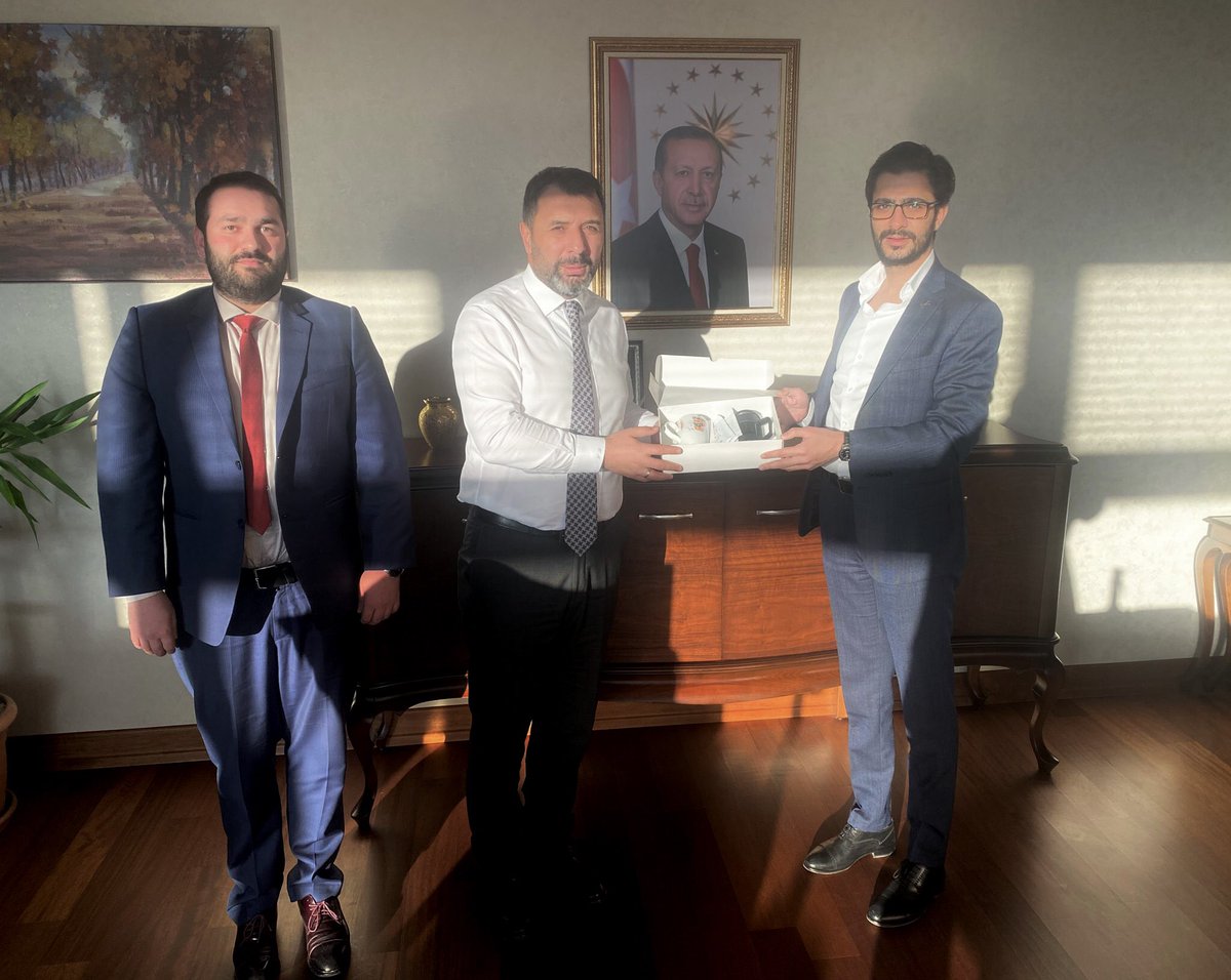 ertugrulylmaz23's tweet image. Genç girişimcileri desteklemede ki en önemli paydaşlardan olan KOSGEB başkanı @hasanbasrikurt ‘u ziyaret ettik.Nazik kabulleri için başkanımıza teşekkür ederiz.

Gerçek Türkiye; Üreten,büyüyen ve her alanda tarih yazan Türkiye’dir.🇹🇷