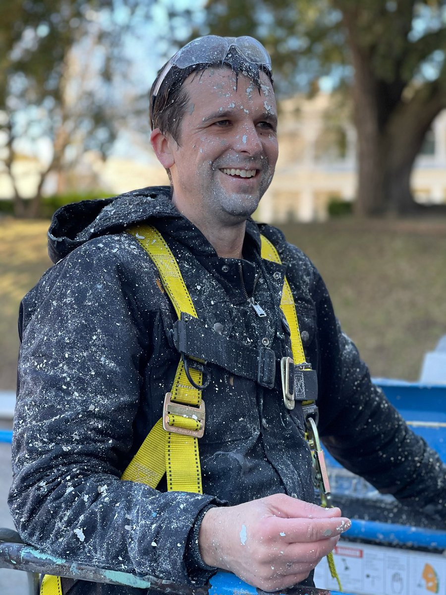 The chilly weather is here, so it’s time to wear our well seasoned paint jackets! 😳 #seasonedpainter #workinginpaint