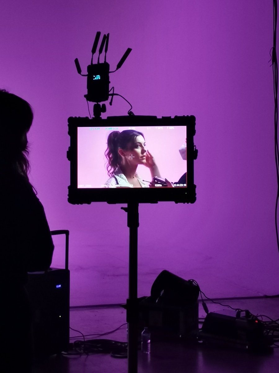 100 000 vues en 3 jours pour le clip "Y'aura des jours" de <a href="/GiordanoLaure/">laure giordano</a> 🔥 Merci ! 🎶

#yauradesjours #lauregiordano #twinmusicteam #artistefrançaise #chanteuse #artiste #twinmusicartist #100k #roadto300k