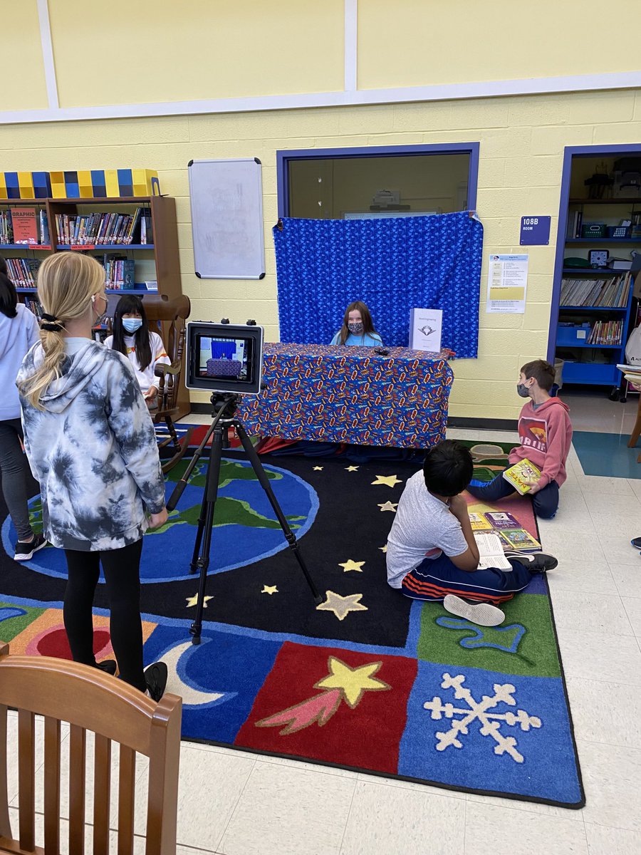 Library class at Bridge!  ⁦<a href="/lexingtonsuper/">Dr. Julie Hackett</a>⁩