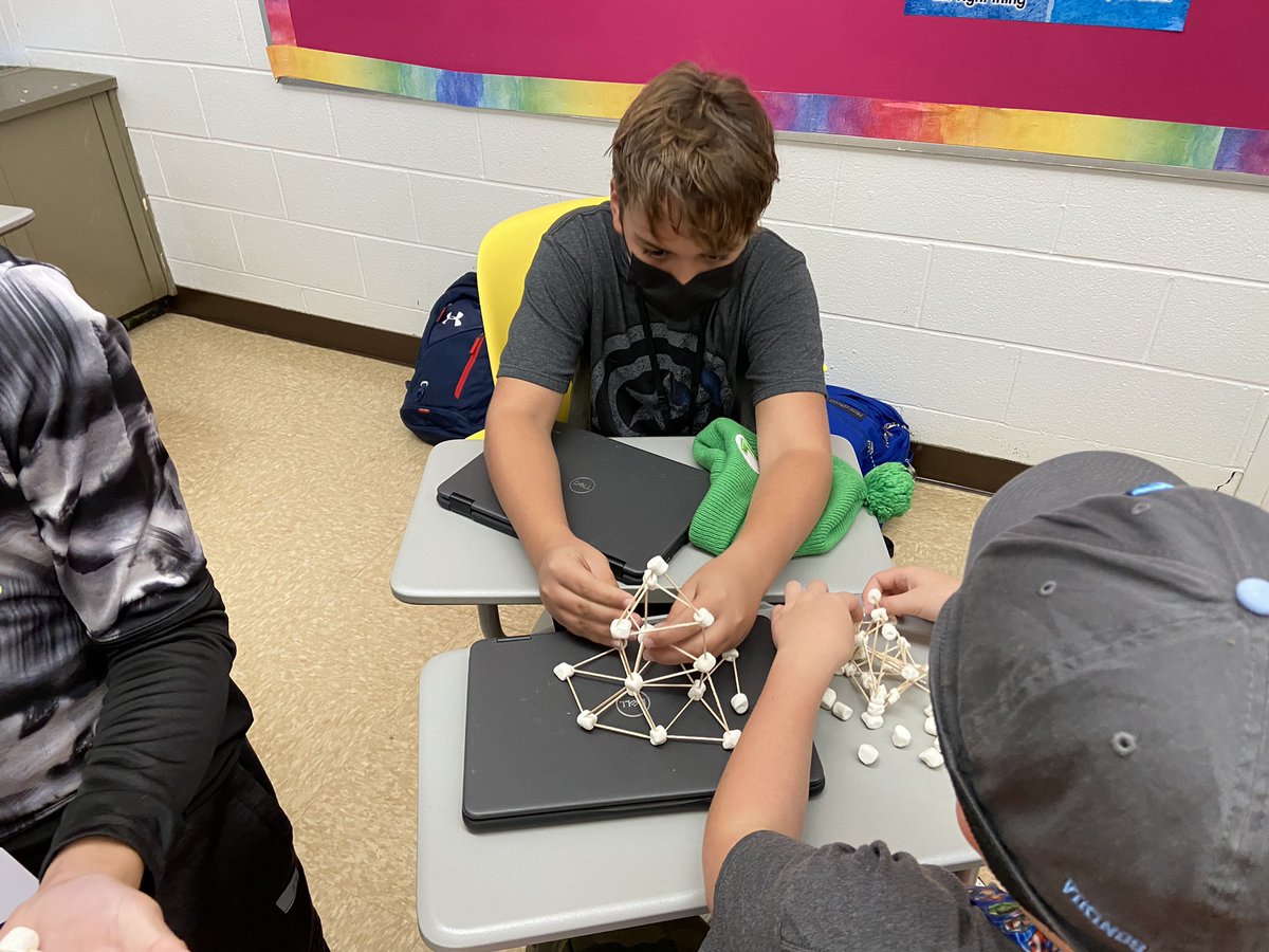 BMSMakers's tweet photo. Engineers hard at work building earthquake safe structures #trianglesforthewin #learnwithPTHSD @BrooklawnMS https://t.co/rv6TnhTnPb
