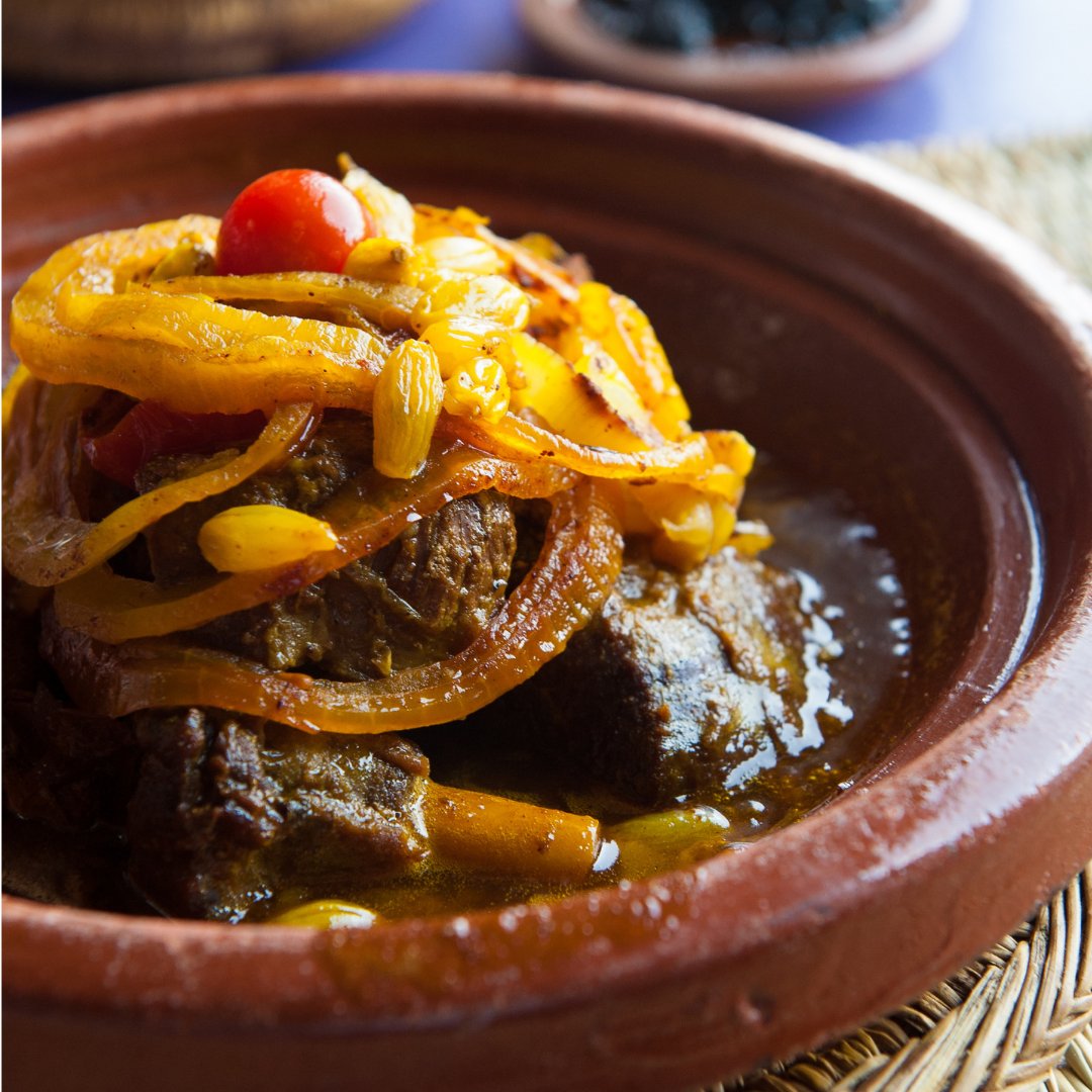 We hebben weer een heerlijk recept voor jullie! Dit gerecht heet “mrouzia” in het Marokkaans en is een combinatie van zoete, kruidige en aardse smaken. Bekijk het recept hier.

greenage.nl/lamsschenkels-…