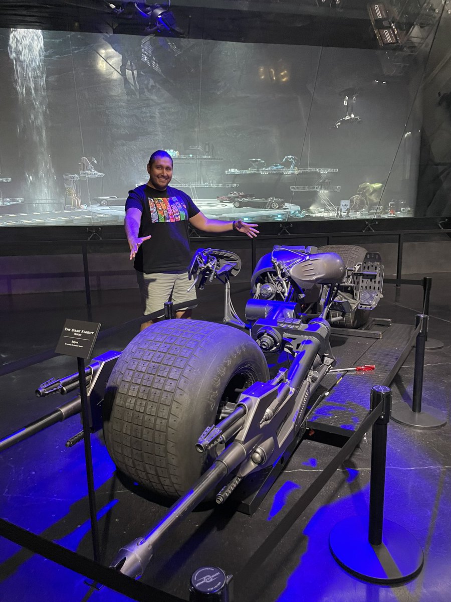 MorenoArtwork's tweet photo. Wouldn’t want to celebrate 🥳 any other way! #wbstudiotour @wbtourhollywood @DCComics https://t.co/loN5ZyIwoW