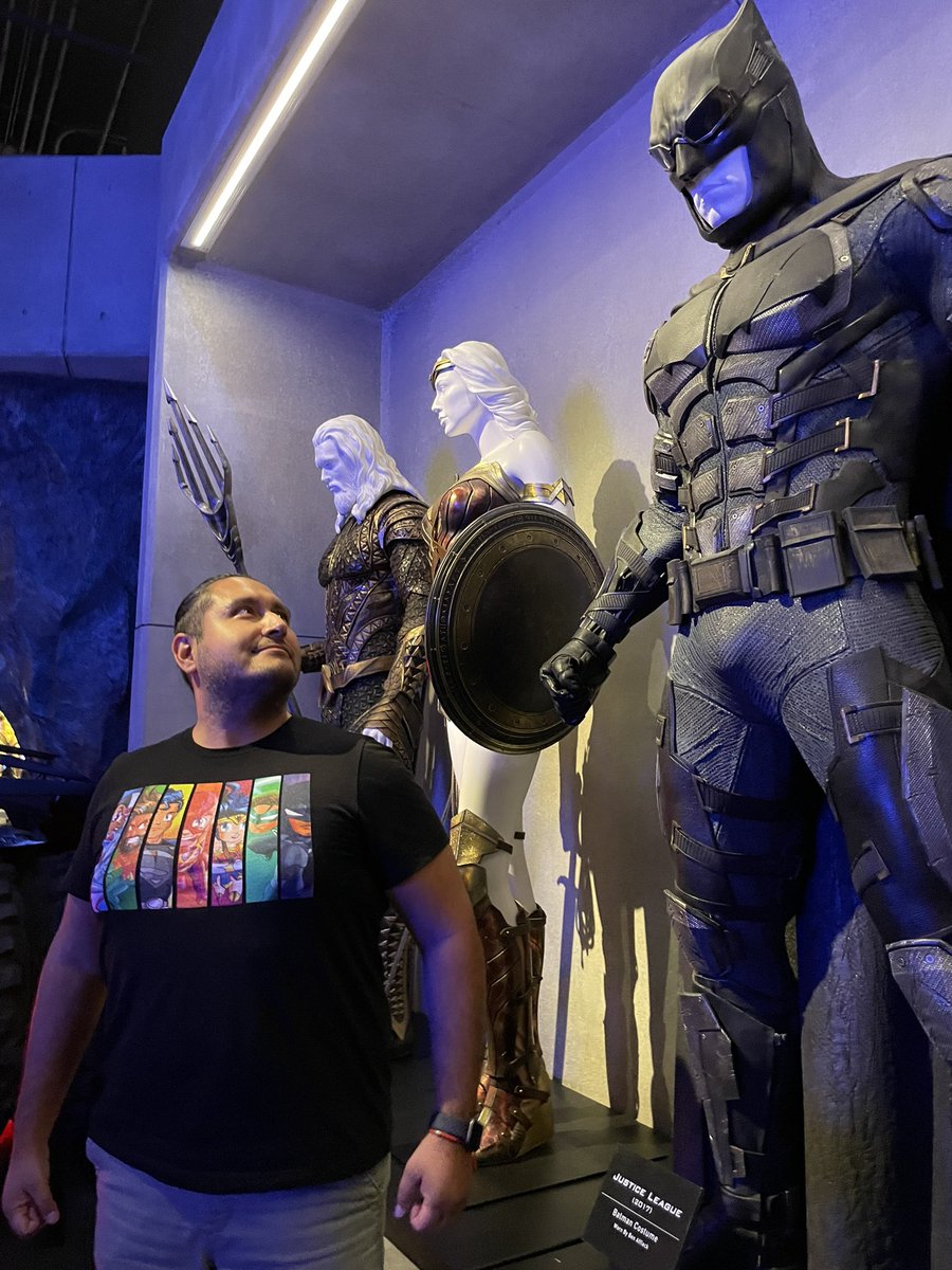 MorenoArtwork's tweet photo. Wouldn’t want to celebrate 🥳 any other way! #wbstudiotour @wbtourhollywood @DCComics https://t.co/loN5ZyIwoW