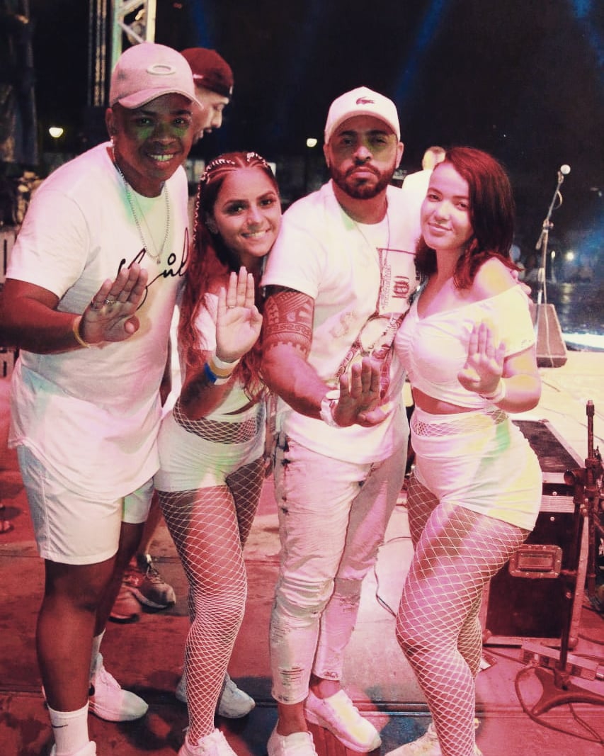 djbrinksoficial's tweet photo. Com essa equipe o palco fica "diferente"
#meudj #djbrinks #familiabrinks #festadobranco https://t.co/BsxMxKPUR1