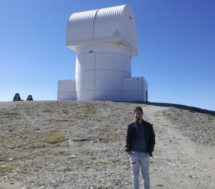 epec_epn's tweet photo. [GetToKnow] For this month's profile, meet Dimitrios Athanasopoulos! He is a Ph.D. student at the National and Kapodistrian University of Athens (NKUA) where he studies asteroids. He's also the winner of our #PlanetaryScience4All contest at #EPSC2021 🤩
https://t.co/T5DpeRFOFh https://t.co/lpph9qjFcQ