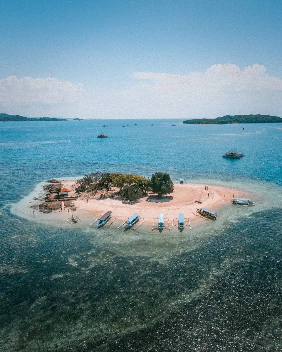 HarryOdek's tweet photo. @DJIGlobal @pescantini @CunodeBruin Kedis Island, Lonbok - Indonesia https://t.co/z67j3Hv7PI