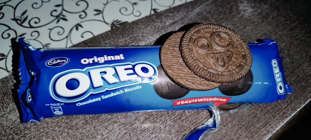 Prachirathi268's tweet photo. DEAR @Oreo Thankyou for making my holiday sweet as oreocookie. All biscuits have their own identity and a unique way of thinking. Love you oreo..#sayitwithoreo https://t.co/3ZbSdgy2Pw