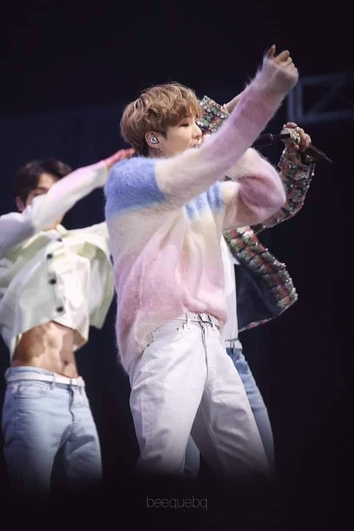 keerthy_1_2's tweet photo. Yoongi's fluffy sweater 🥺🥺 https://t.co/fwRtC6IvE8