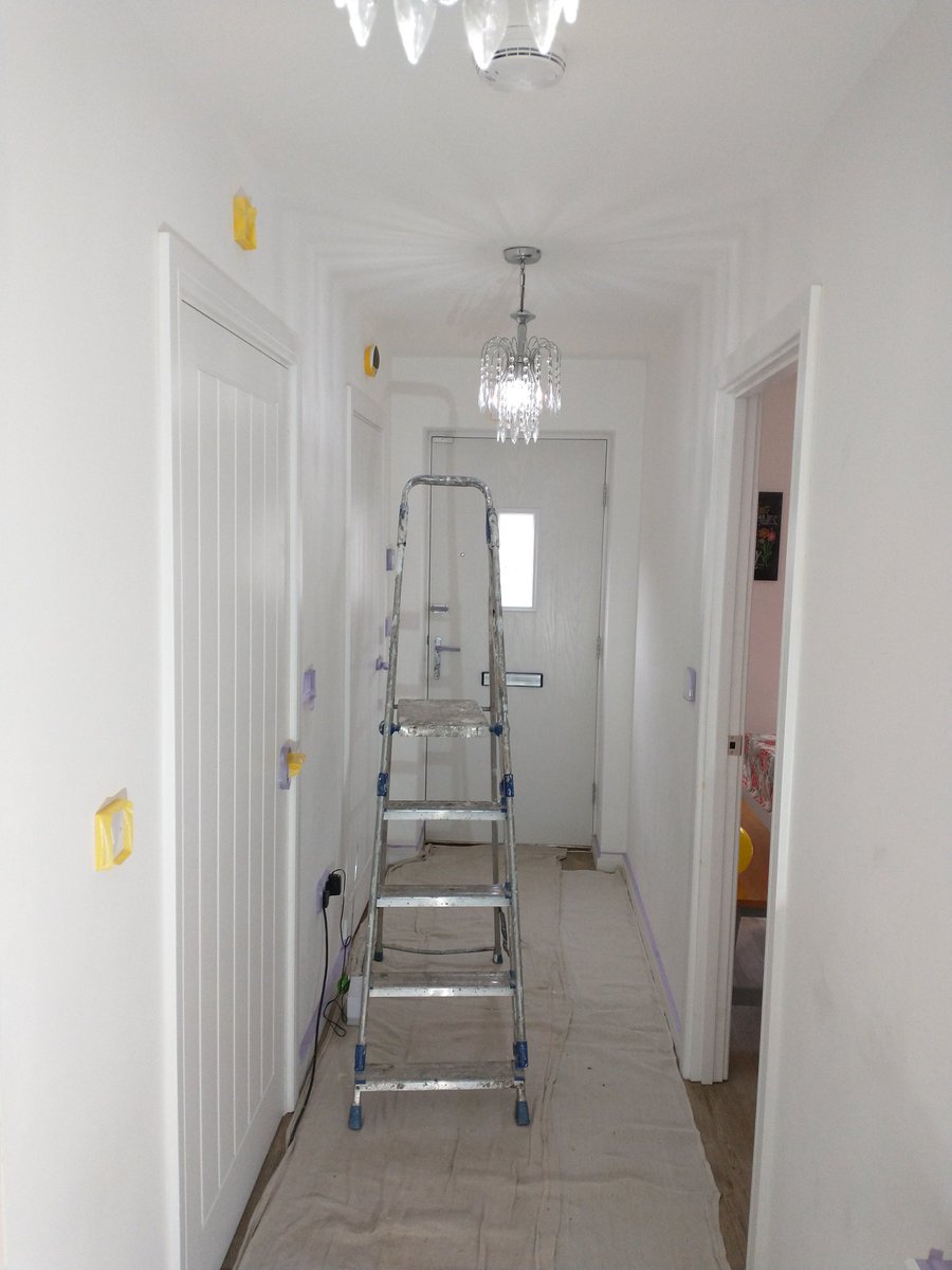 wdrpaint's tweet photo. Nice little job. New build hallway. @DTPaintExpert Dulux #NaturalWicker Done ✅ https://t.co/C9qaO6APB8