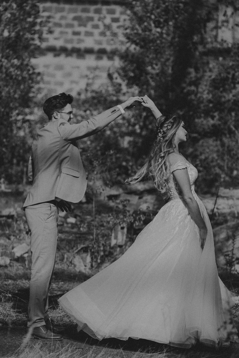 ChristinaMakeu's tweet photo. Our wedding photos. 
Thats it, that's the tweet! *chefs kiss* @TonyK1312 https://t.co/7Nslk4eYve