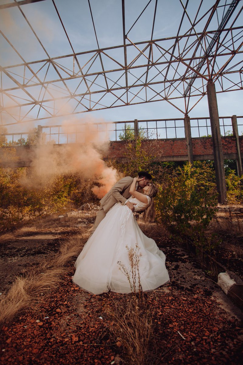 ChristinaMakeu's tweet photo. Our wedding photos. 
Thats it, that's the tweet! *chefs kiss* @TonyK1312 https://t.co/7Nslk4eYve