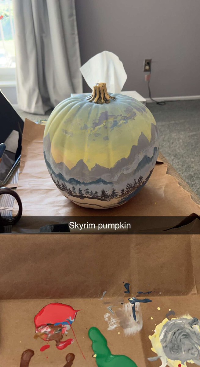 izzymariearts's tweet photo. I’ll need to take more pics of this when it’s finished. I’ve been on a Skyrim kick lately. ☺️ https://t.co/xjvw307e6l
