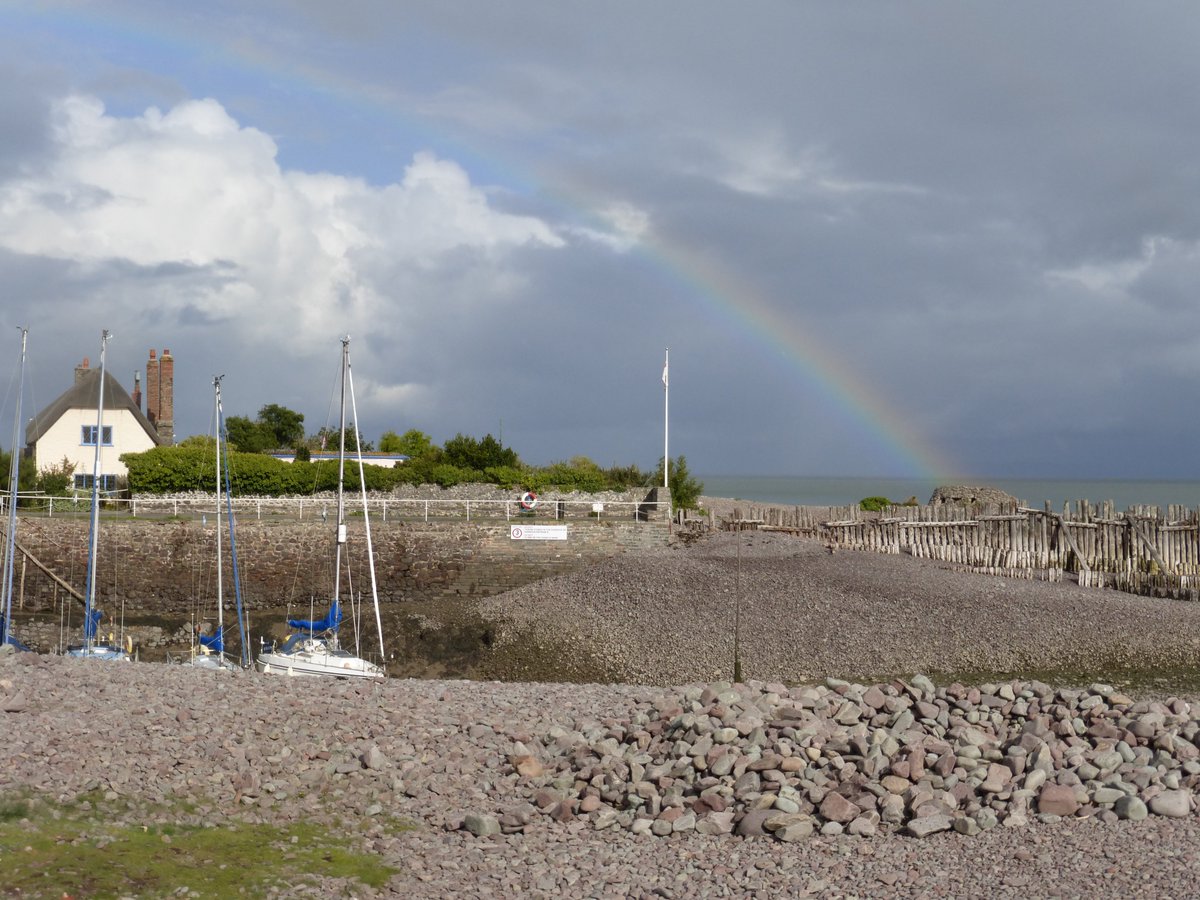 A rainbow over Exmoor's coast alighting on the pillbox at Porlock Weir exmoorher.co.uk/Monument/MSO79…, part of coastal defences in the 2nd World War. Nearby are the remains of a submerged prehistoric forest exmoorher.co.uk/Monument/MSO78…. #ExmoorDay #Exmoor #archaeology #history