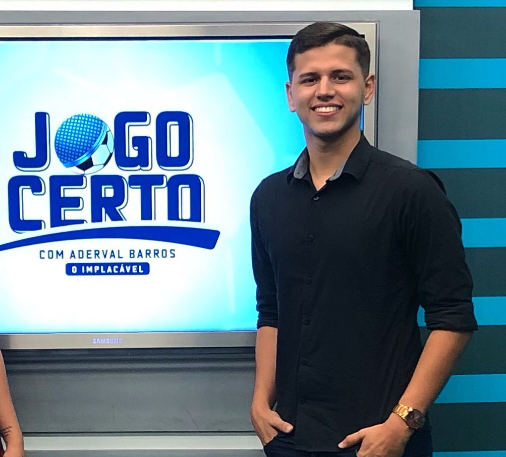 joaquimcampos_'s tweet photo. Por ironia do destino, após exatamente um ano, estou me despedindo da TV Nova.

Só tenho a agradecer por todo aprendizado que eu tive na TV, especialmente agradecer ao maior cronista esportivo de Pernambuco e um dos maiores do Brasil, Aderval Barros, por tudo! Obrigado, Derva! https://t.co/CCXwZSc7jU