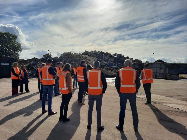 Vorige week hebben het college en BCS het reguliere bestuurlijk overleg gecombineerd met bedrijfsbezoek aan Hellinga. Conclusie: er zijn veel duurzame kansen voor nog meer circulariteit binnen onze gemeente!

buff.ly/3nanvqz