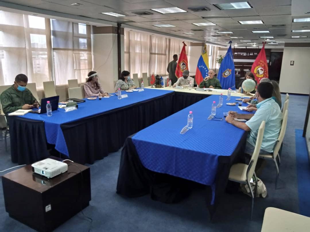 Unefa_VEN's tweet photo. 📣 #EnDirecto #19Oct Vicerrector de DIN @josemoncadamon
realiza mesa de trabajo con Decanos y Vicerrectores Regionales con el fin de definir puntos importantes sobre el Diplomado de Defensa Integral y Gestión de Dirección de la Lucha no Armada https://t.co/lJD71Ck2Ou
