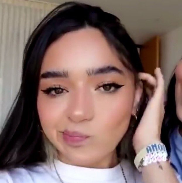 HSCYPLJCC's tweet image. Cuando me dice que le gusta Calle y Poché: