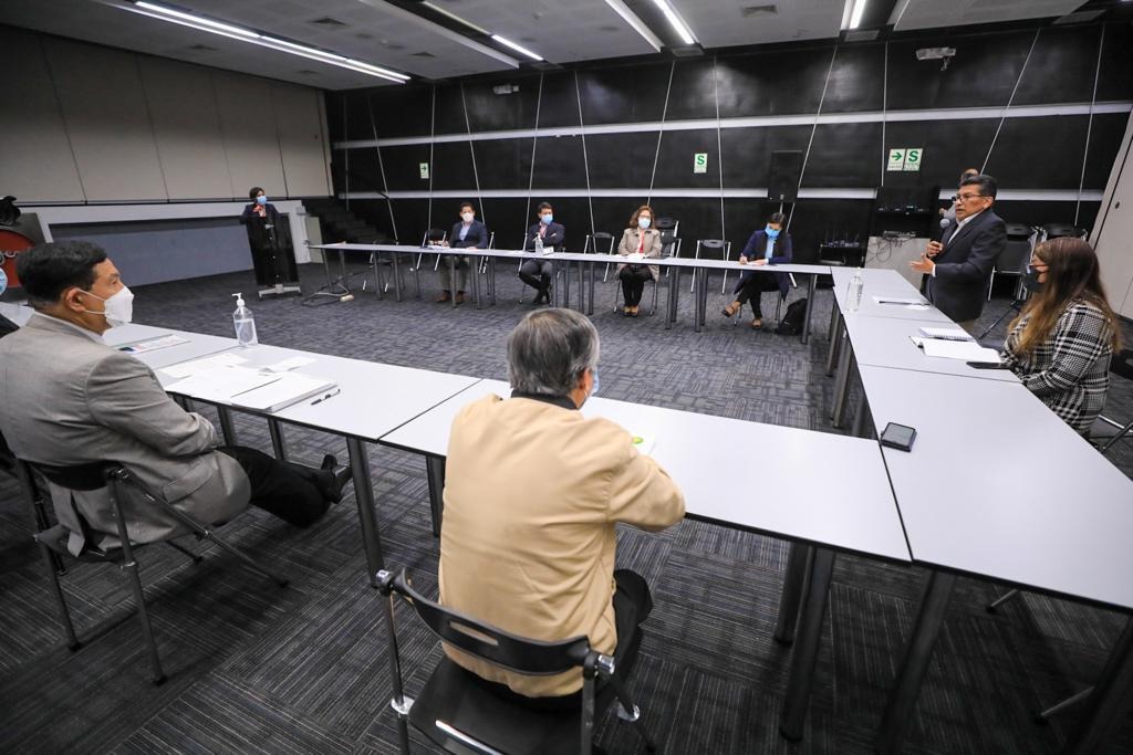 MINPRODUCCION's tweet photo. 📌El ministro de la Producción @Rogger_Incio instaló hoy la mesa de trabajo con la Asociación Agrupación Micro Empresarios Confraternidad (#AAMEC) para abordar un planteamiento de acción con relación al proyecto “Parque Industrial Tecno Ecológico de Ancón-Lima”. https://t.co/eYPGFe4rMv
