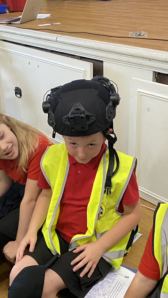 BhaYear4's tweet photo. Amazing experience for our #minipolice with @DC_Police today, they have worked in the community and learned about #antisocialbehaviour and how to show #respect. One of the officers even came to the school 28 years ago. https://t.co/q9r1EVsA0I