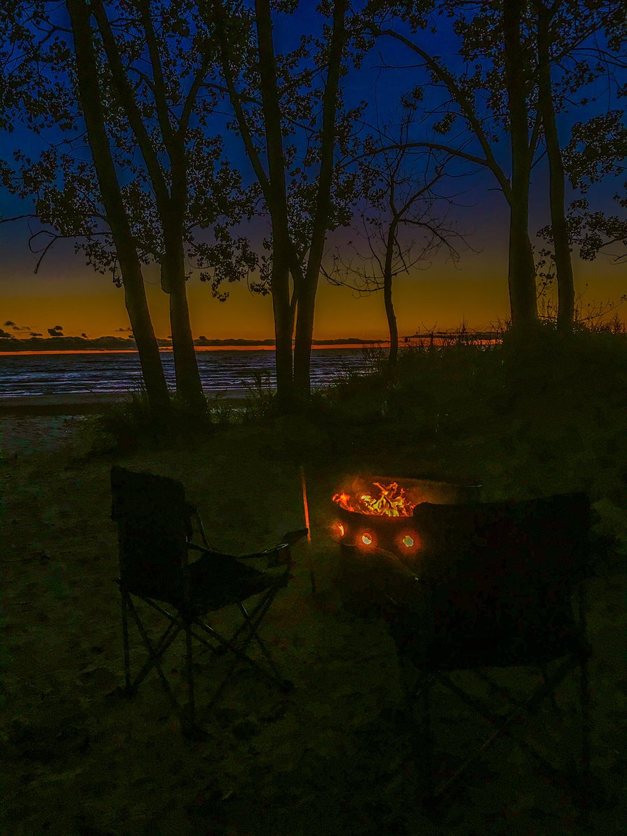 Cherotica1's tweet photo. After the week I’ve had, this was a much needed distraction. Thank you @Knife_guy87 for helping get me out of this funk for a few days. #bonfire #lakeontario #camping #fallcamping https://t.co/xV3q3D5GTT
