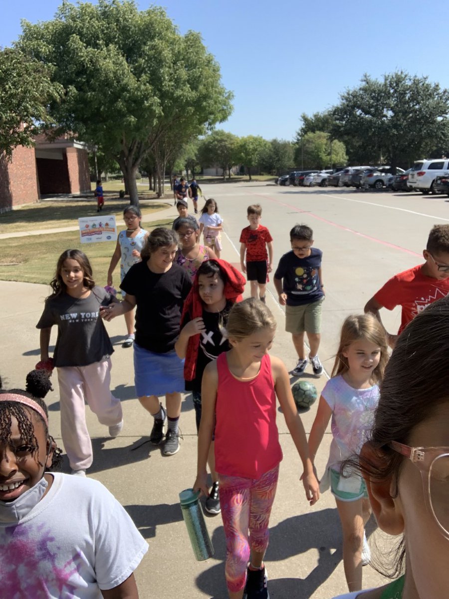 camillepeebles's tweet photo. Took a lovely walk outside! @ashleyelem, #takeahike, #AshleyEWYL https://t.co/NaXxdJWScN