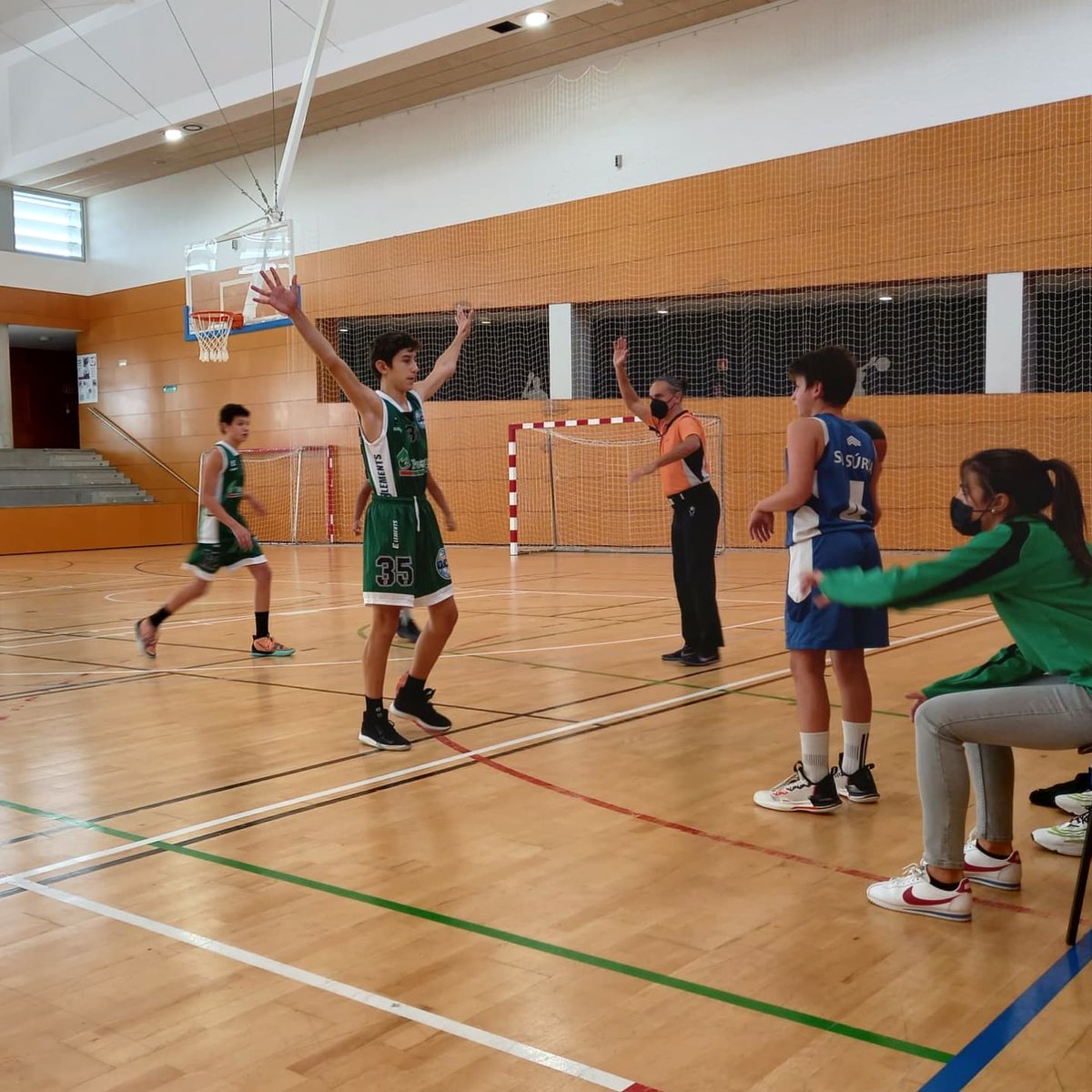 OdenaCB's tweet photo. Cap de setmana rodó pels nostres equips, amb ple de victòries:
SÈNIOR MASCULÍ A 69 - 56 @cbsolsona
@cbigualada 39 - 61 SÈNIOR FEMENÍ
SÈNIOR MASCULÍ B 88 - 57 @cbcastellet 
CADET MASCULÍ 82 - 50 S.A. Súria

Molt bona feina, a seguir treballant! 💪🏻 https://t.co/OzA104PlWm