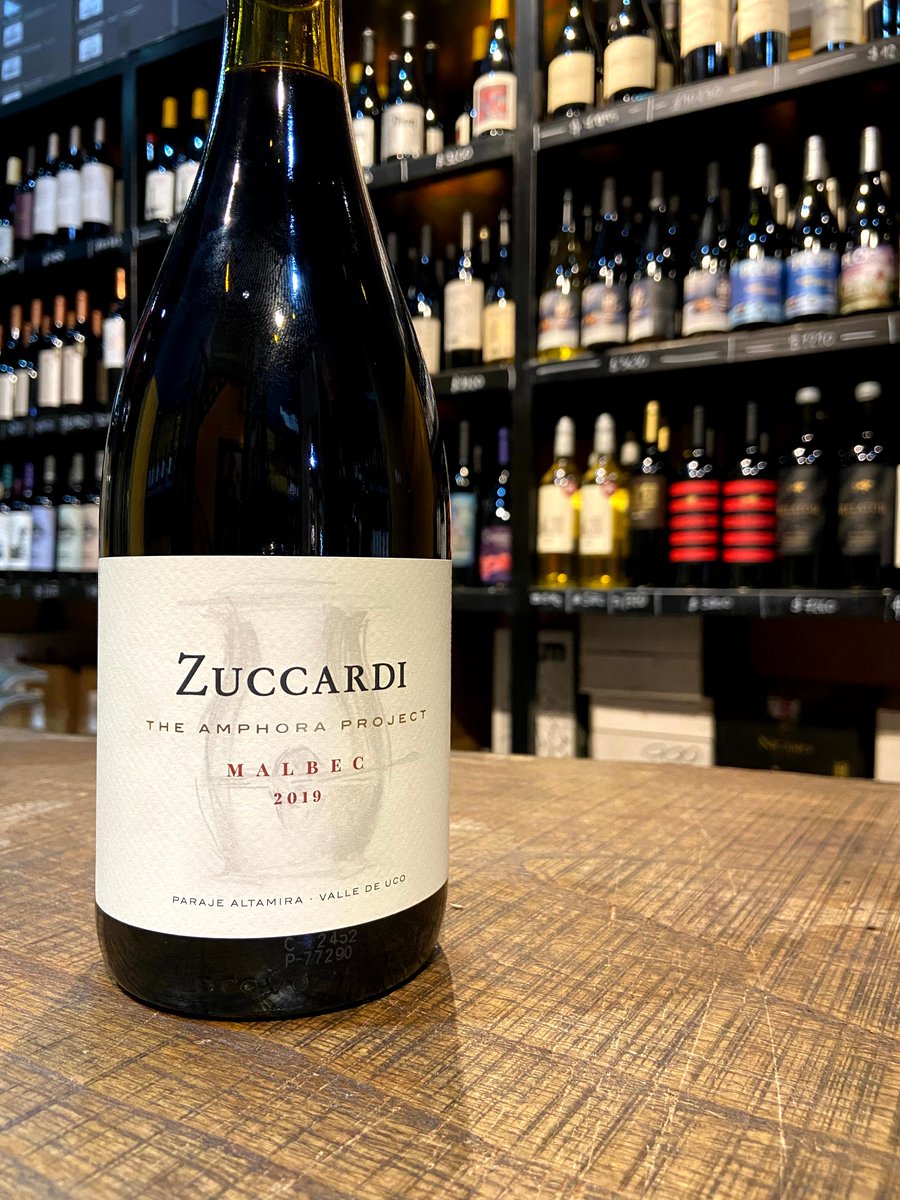 LoDeJoaquin's tweet photo. Un vino que nació de probar.🍷 Es que Sebastián Zuccardi venía degustando directamente de las ánforas de concreto y quedó sorprendido con la 128. 

¿Lo probaste? Mandanos un mensaje al 1144082525 y te contamos sobre este y otros grandes vinos para que armés tu caja a medida. 📲 https://t.co/N4cDSZ3d1O