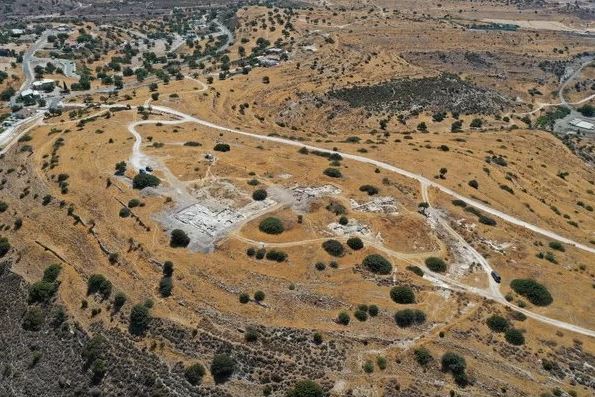 naftemporikigr's tweet photo. Κύπρος: Αποκαλύφθηκε οικισμός της Μέσης εποχής του Χαλκού https://t.co/CaVb6bdpNa #erimi #cypriotheritage #cyprus #cyprusarchaeology #archaeologicalmission #archaeology #culture #worldculturalheritageday #bronzeagearchaeology #prehistoriccyprus #cyprusheritage #naftemporiki https://t.co/ikYWaSAwt3