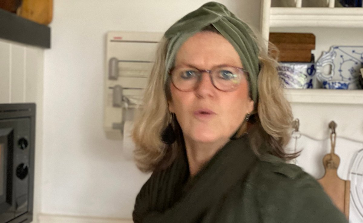 TRIBUNA, por la escritora Carmen Mola:
 “¡Socorro! ¡Tres hombres se han hecho pasar por mí y me han robado un millón de euros!” 

buff.ly/3pjmH5A