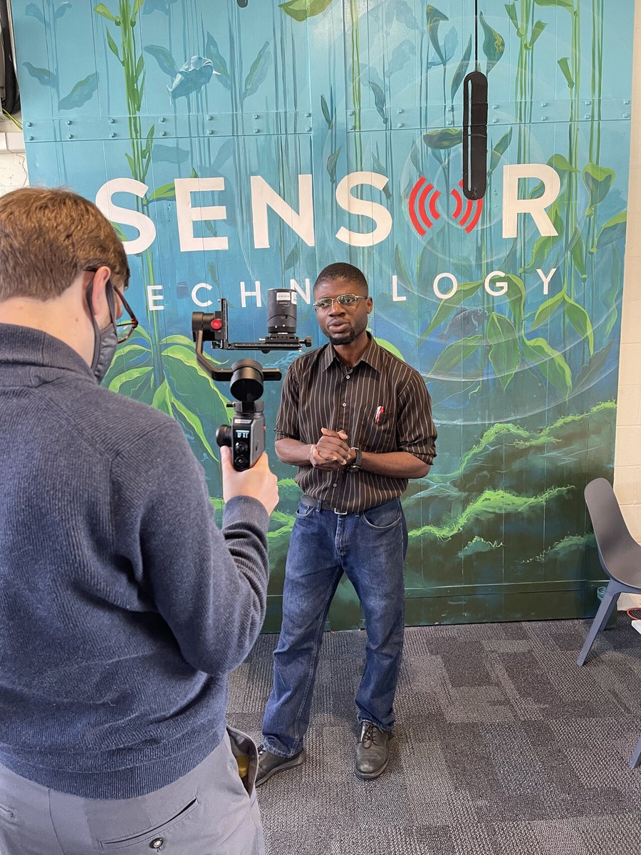 What is #FullSTEAMahead? It's a series that teaches students across 🇨🇦 in gr 6-9 what it's like to work in the ocean sector while also engaging in arts &amp; culture 🌊🎸 
The first session with Joshua Awe and Ian Bell can be found on our YouTube channel! 
👉youtu.be/gzDoMlAeoHs👈