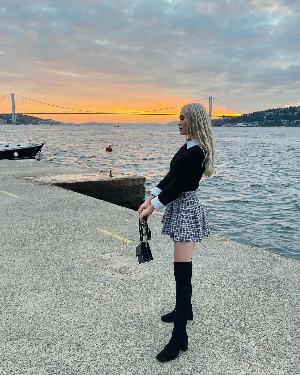 cy_moonlight's tweet photo. @cerenyaldzw Bir manzara olduğundan habersiz duruşun.🌅❤️ https://t.co/Zt1SY12lHb