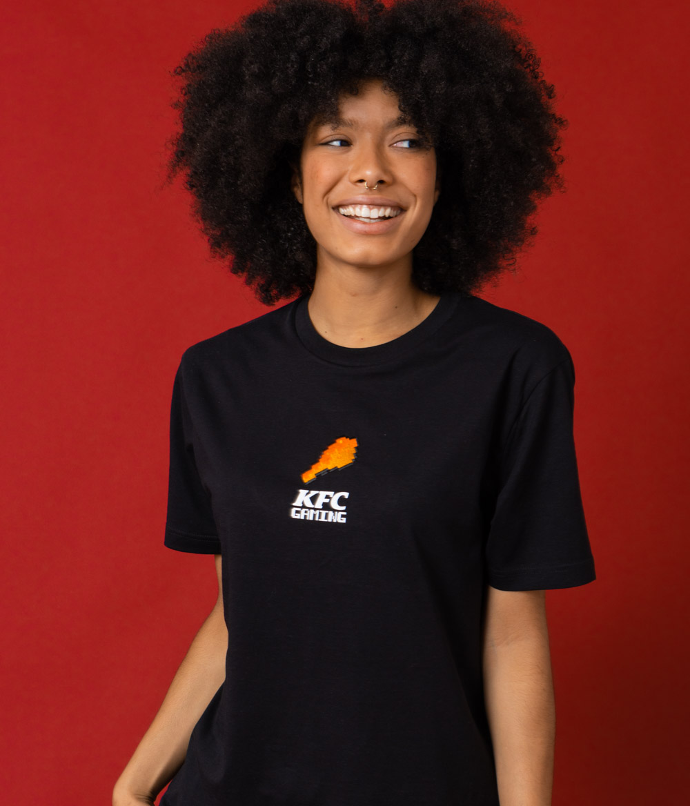 kfcgaming's tweet photo. FREE MERCH?! 👕🍗
We're giving you the chance to cop a KFC Gaming tee...
Like and retweet 🔄
Reply with #FreeKFCMerch and your choice of ⚪️ or ⚫ https://t.co/OLvUrmvDMY