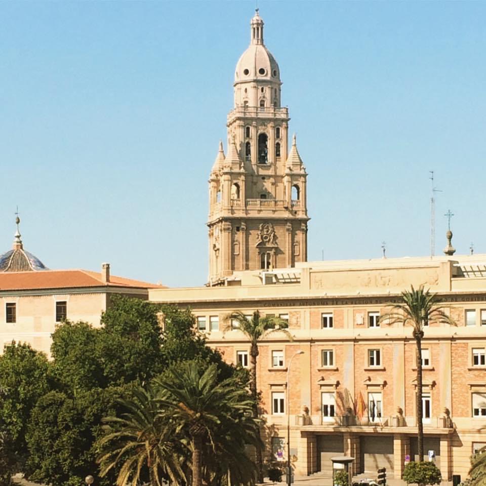 mvalpi's tweet photo. Si algo caracteriza a la ciudad de Murcia es su catedral, y en concreto su torre, que tal día como hoy hace 500 años se empezó a construir. Raro es visitar Murcia y no llevarte una instantánea de la misma. 

📸 Aquí os dejo un par hechas por mí con diferentes perspectivas. https://t.co/Lwe3AfQHZM