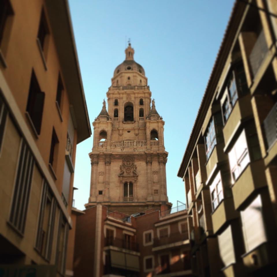mvalpi's tweet photo. Si algo caracteriza a la ciudad de Murcia es su catedral, y en concreto su torre, que tal día como hoy hace 500 años se empezó a construir. Raro es visitar Murcia y no llevarte una instantánea de la misma. 

📸 Aquí os dejo un par hechas por mí con diferentes perspectivas. https://t.co/Lwe3AfQHZM