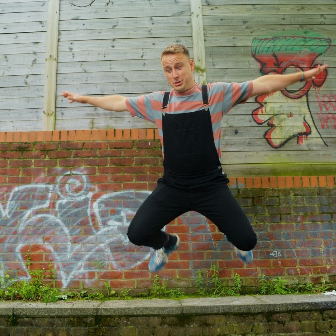 Legend has it if you pre save ‘Shake This Feeling’ you can gain the ability to levitate 👀

There’s only one way to find out ❤️

Pre Save is below and you know what to do! 

distrokid.com/hyperfollow/th…