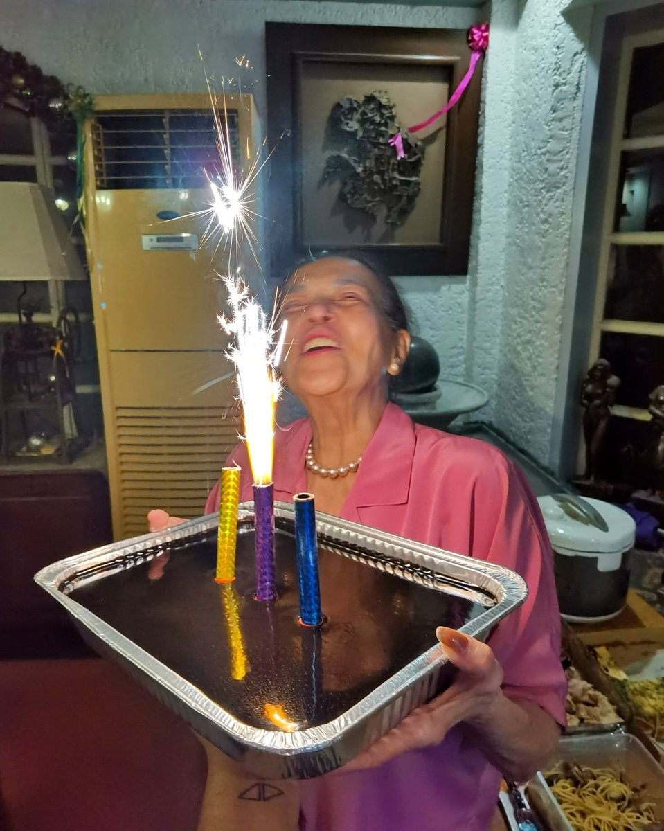 Gina Pareño tweet media