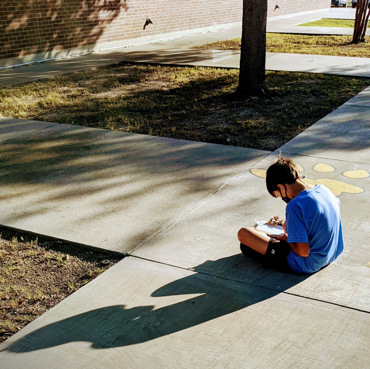 MsArtTPants's tweet photo. Observational Drawing Outdoors @SonntagElem @friscofinearts https://t.co/rz6amCiUbE