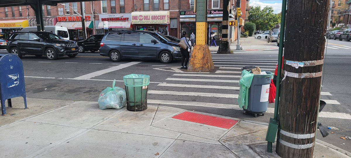 aceprogramsny's tweet photo. ACE has partnered with Council Member @EricDinowitzNYC to ensure the Bronx has daily cleaning routes that includes removing litter and changing full garbage cans. Thank you for your support!
#ACE #NYC #ACEPrograms #District11 #Bronx https://t.co/yLihJflzch