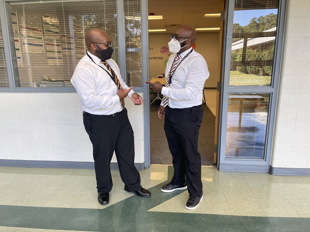 When Twin meets Twin #spiritweek #TwinDay #TeamKidsFirst